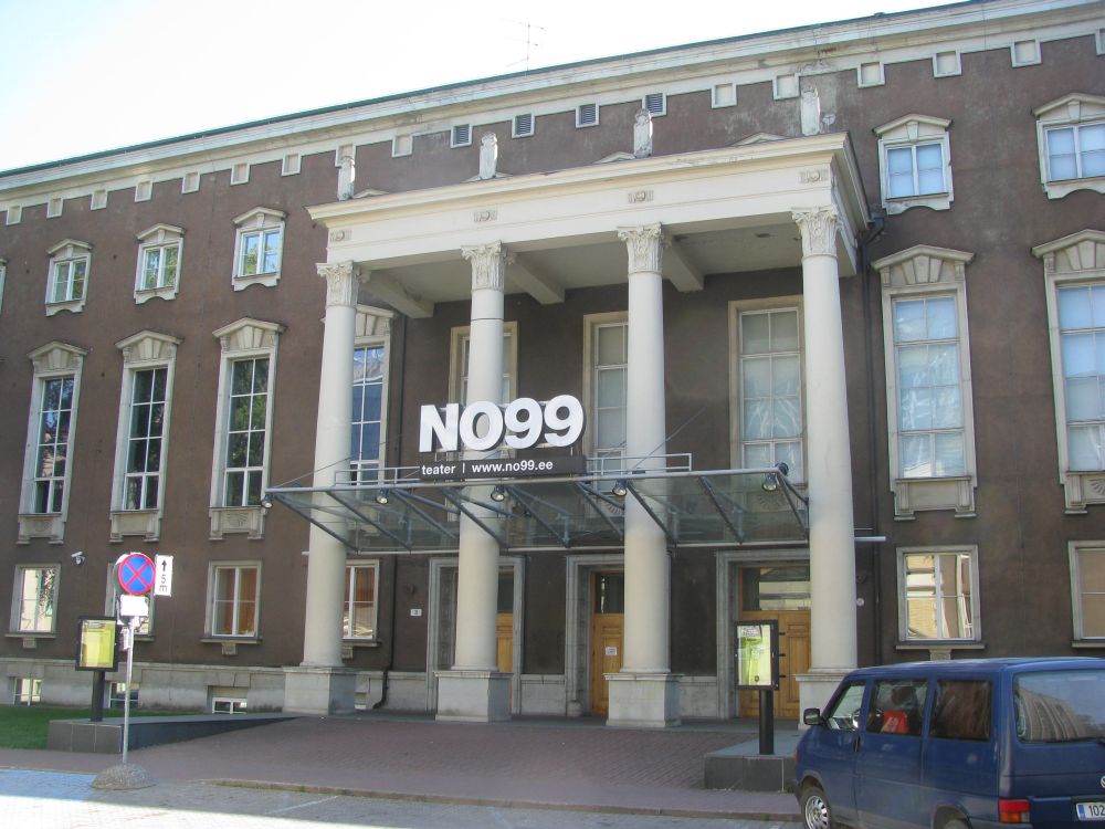 NO99_teatrihoone_Sakala_tänaval,_27._august_2011