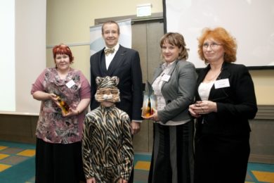Tiigri Tegija 2011 tiitli pälvisid Valga õpetaja Eva Tšepurko ning Konguta kool Tartumaalt
