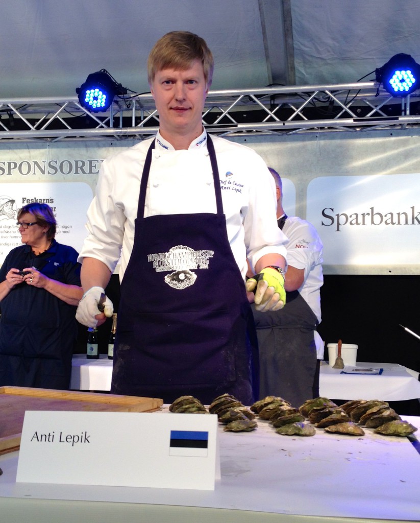 Tallinki peakokk Anti Lepik on Põhjamaade parim austrite avaja2