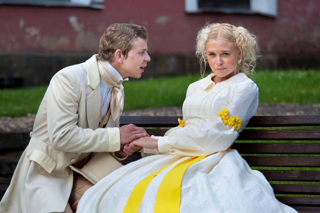 Valged_ood_Martin_Mill_Adeele_Sepp_foto_Jaanus_Laagrikyll_2014_4