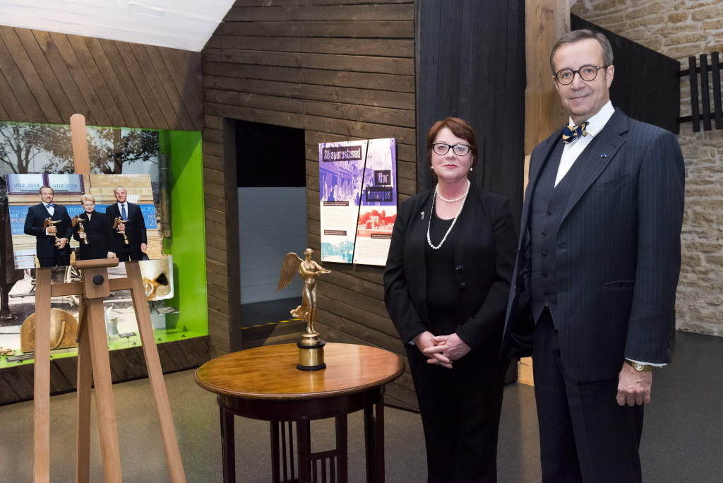 President Ilves andis Eesti Ajaloomuuseumile hoidmiseks Kuldse Victoria auhinna