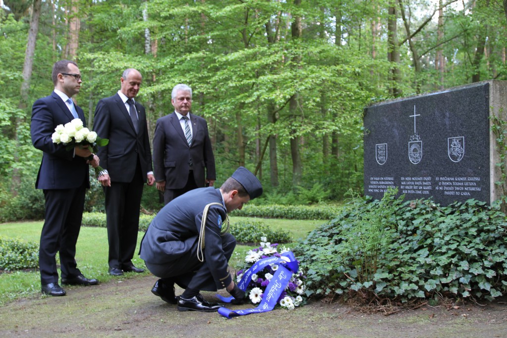 Vabariigi President saatis pärja Balti riikide sõjapõgenike mälestuseks Geesthachti kalmistule
