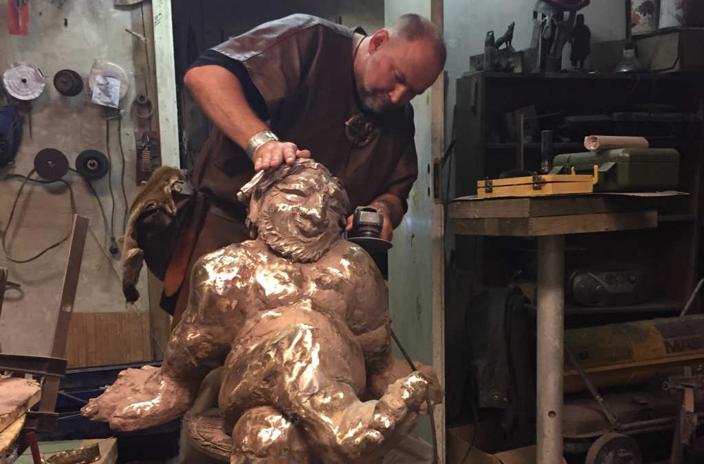 Viimsi Keskuse Selverit hakkab ilmestama Tauno Kangro skulptuur
