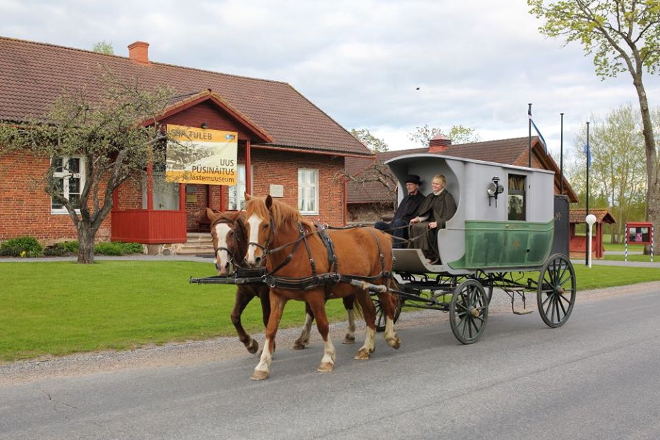 MAANTEEMUUSEUM PEAB PÜHAPÄEVAL SÜNNIPÄEVA! Maanteemuuseum õpetab hobusega teed tegema