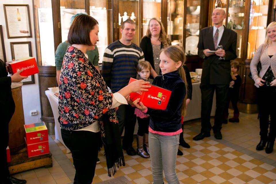 7000 TERVISETOODET! Apotheka külastajad annetasid suurperedele üle 7000 tervisetoote