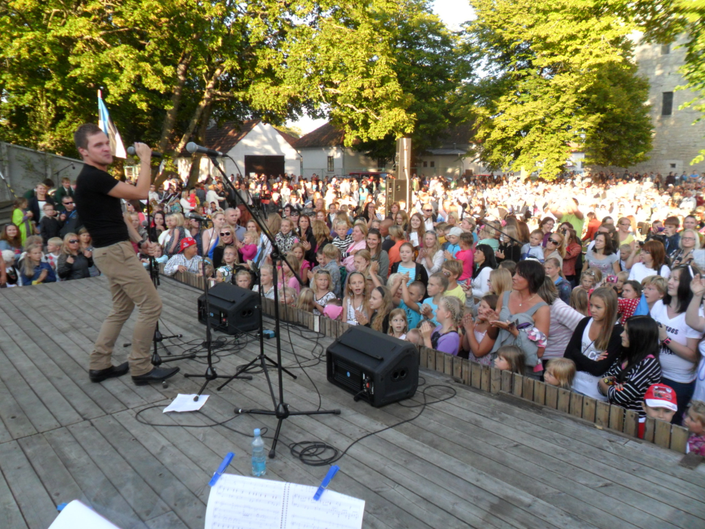 VAATA VIDEOT! Vaba Rahva Laul toob eestlased Tallinna lauluväljakule