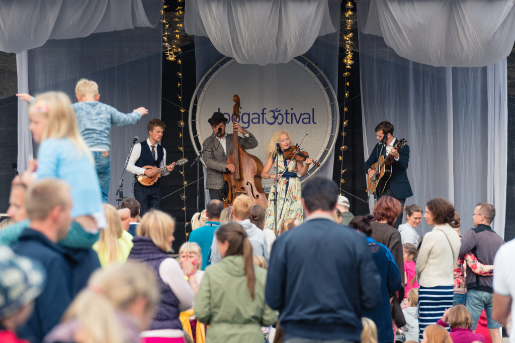 FOTOD! Joogafestivalil esinenud võrratu Curly Strings sütitas joogasüdamed